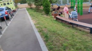 на площадке.. Алисия с мамой.. август 2024г.