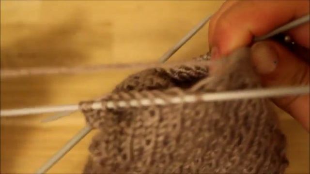 Как убавить петли на носке 1-й способ. Простое убавление петель. смотреть онлайн