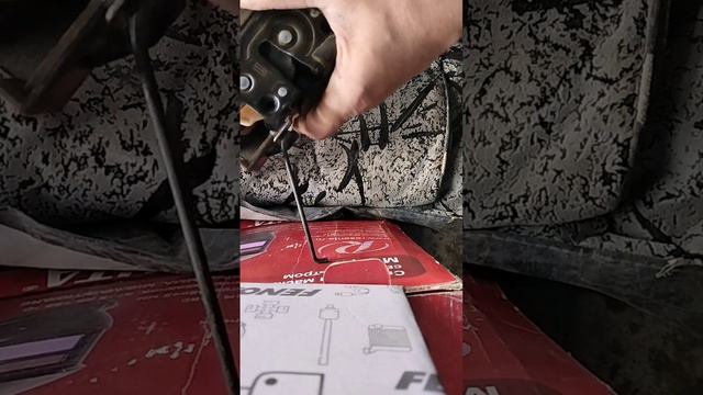 размышления над замком водительской двери accent тагаз