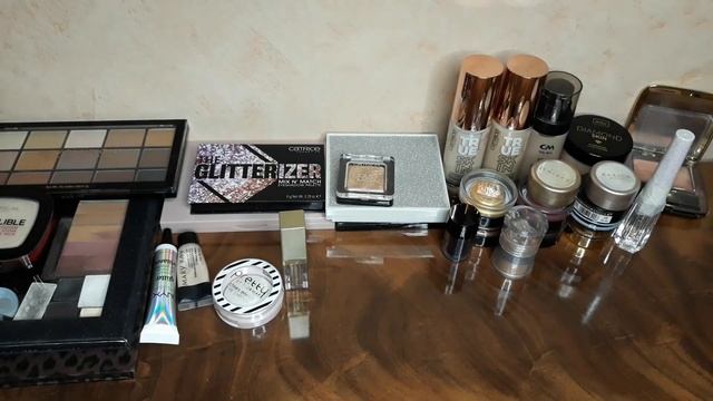 Праздничная косметичка