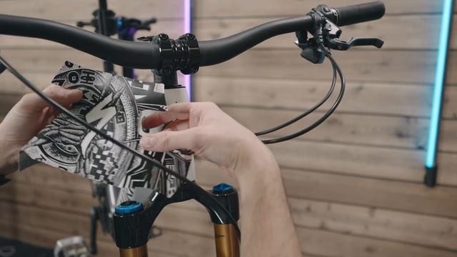 This Bike Wrap Is Next Level!! 2022 Levo transformed... смотреть онлайн