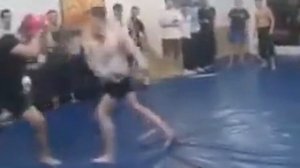 Боксер и тайский боксер бой! Муай Тай!