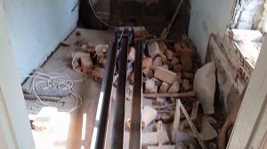 Треснул 🏡 дом. Отошла пристройка. Стойки.