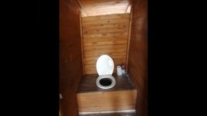 ДАЧНЫЙ УЛИЧНЫЙ ТУАЛЕТ БОЛЬШЕ НЕ БУДЕТ ВОНЯТЬ, НАСЫПЬТЕ ЭТО! ЗАПАХА И МУХ НЕ БУДЕТ ЦЕЛЫЙ ГОД!
