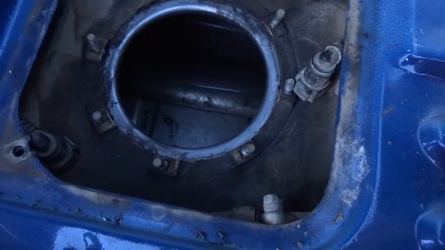 Слив бензина с Патриота смотреть онлайн