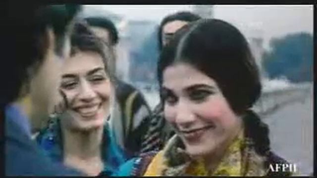 Vive La Mariée... Et La Libération Du Kurdistan