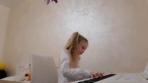 Один дома на пианино/home alone at the piano?