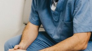 Все смеялись над бродяжкой, просившей в домофон любую работу, а едва хирург взял ее няней для малыш