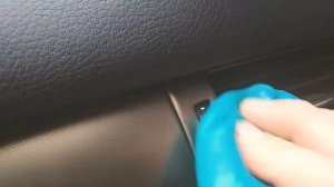 Чистка салона авто в трудно доступных местах.