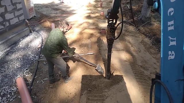 П. Ильичево ул. Озерная бурю отверстия под фундамент забора. смотреть онлайн