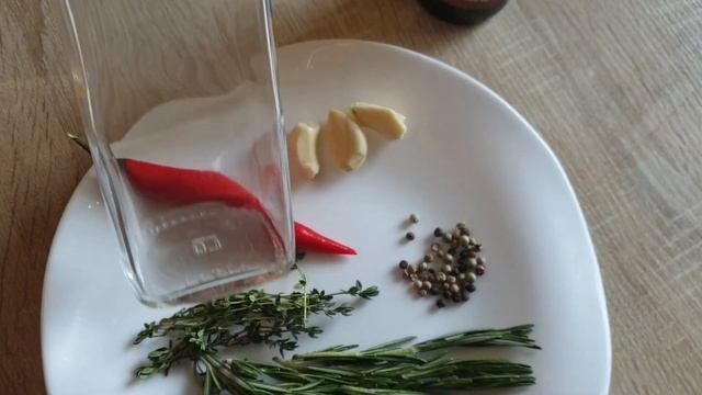 МАСЛО С ТРАВАМИ И ЧЕСНОКОМ В ДОМАШНИХ УСЛОВИАХ - Рецепт в подарок