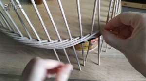 Плетение валика на фанерном дне. weaving paper