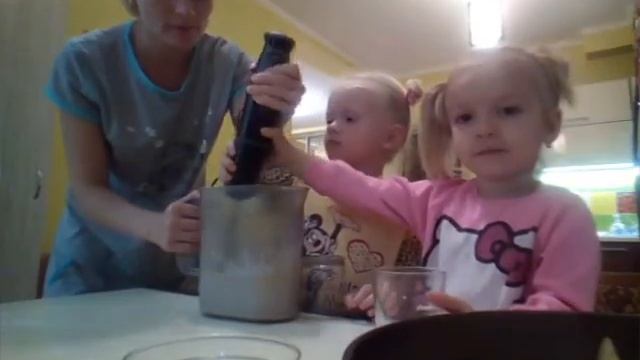 Готовим Шарлотку с Камилой и Ариной