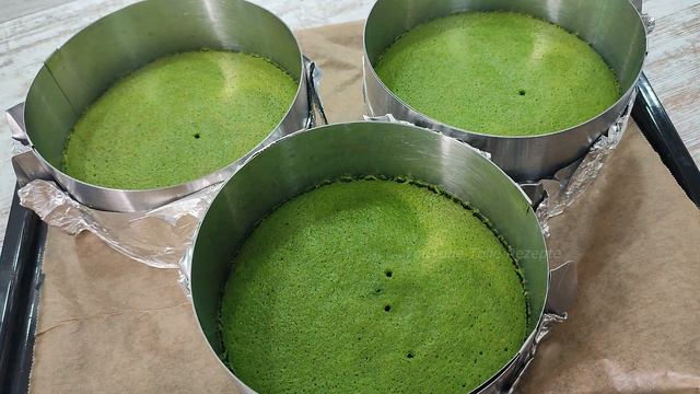 🎄Der saftigste und leckerste Weihnachtskuchen! Weltberühmter EMERALD Velvet Cake! смотреть онлайн