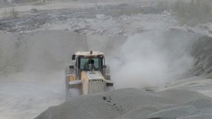 «Пыльная работенка» погрузка самосвала Скания Р380