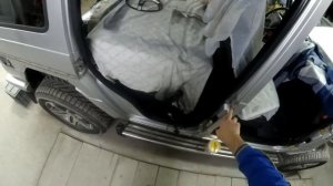 Мерседес Гелендеваген w463   часть 4 - снятие молдингов и спойлера, разборка дверей.