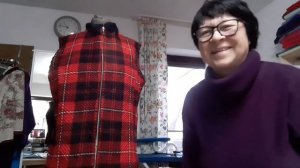 Две безрукавки по одной выкройке,но в разных техниках синель и пэчворк