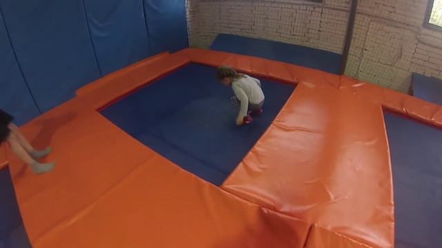 Детство босоногое ч 2 , батутник смотреть онлайн