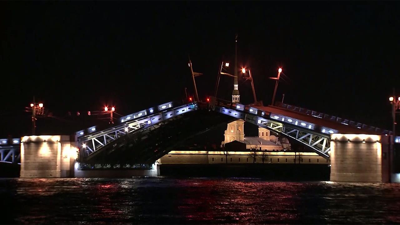 В Санкт-Петербурге последние приготовления к сезону развода мостов