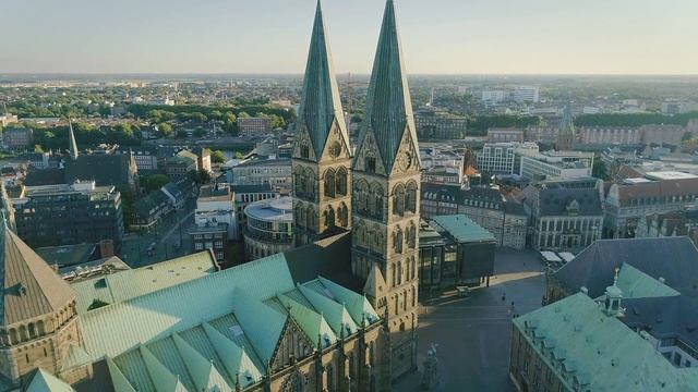 St. Petri Dom in Bremen - Drohnen-Aufnahme смотреть онлайн