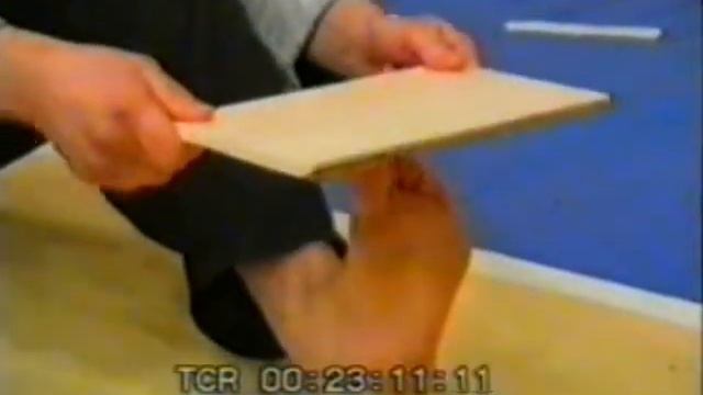 Рукопашный бой: разрушение доски о большой палец ноги смотреть онлайн