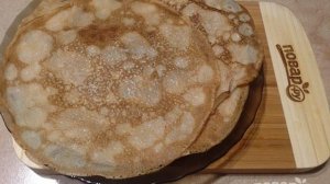 Блинчики с творогом и замороженной клубникой
