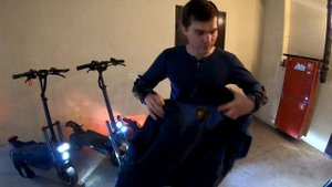 Экипировка для езды на электросамокате.