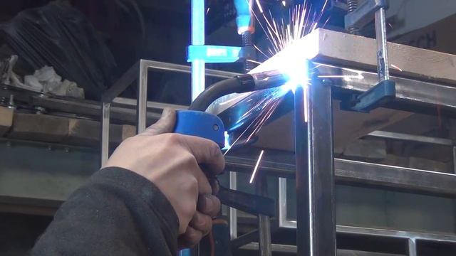 DIY СТОЛ ИЗ ДЕРЕВА И МЕТАЛЛА / ПОДСТОЛЬЕ ИЗ ПРОФИЛЬНОЙ ТРУБЫ СВОИМИ РУКАМИ смотреть онлайн