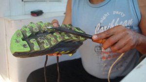 Ремонт подошвы кроссовок