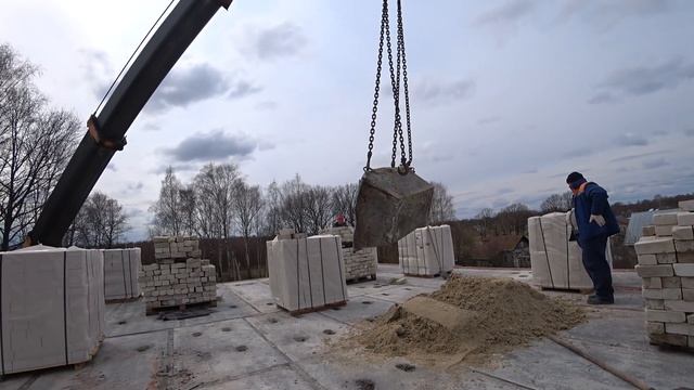 Кладка парапета (27м3 кирпича) или борьба с Самоизоляцией