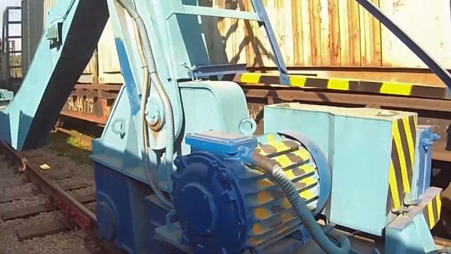 Крановщик - миллиметровщик: станция Силикатная. Как грузят контейнеры на ж/д платформы. смотреть онлайн