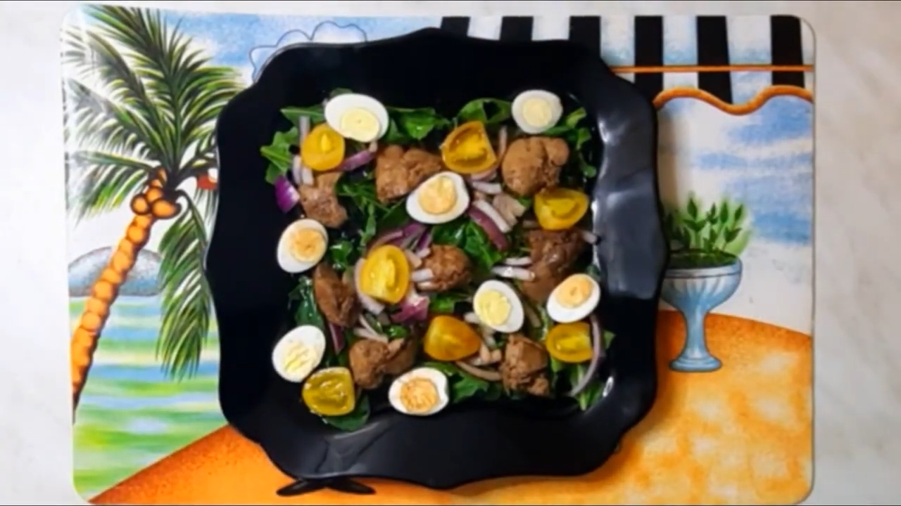 Салат с куриной печенью