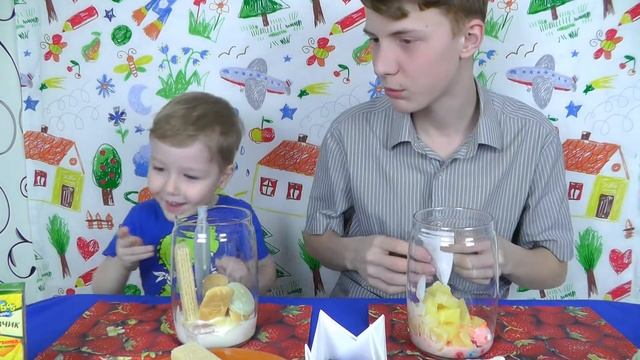 Червяки попали в блендер и сломали его! Коктейль челлендж. Видео для детей