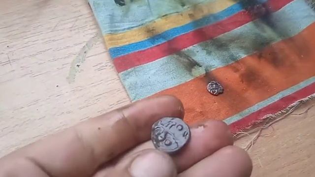 чистка медных монет с помощю электролиза и солевого раствора. смотреть онлайн