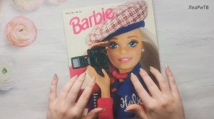 АСМР Журнал Барби с наклейками?Альбом из 90-х Barbie Holiday?Близкий шепот, руки, звук страниц ASM