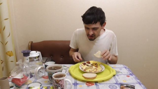ОБЖОР. ЯИЧНИЦА С ЖАРЕНОЙ КОЛБАСОЙ