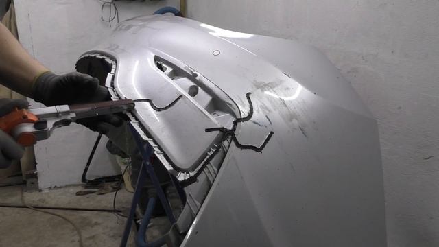 Кузовной ремонт . Hyundai Solaris рихтовка крышки багажника , пайка бампера