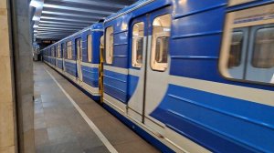 Самара. Июнь. Отправление поезда метро со станции Гагаринская