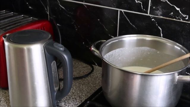 Grara garm Ezidi warm yoghurt and barley soup ԹանապուրМацуни супчик