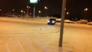 Зимний дрифт на полном приводе.