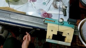 Наборный край на вязальной машине Каскад. Вяжем рукава.