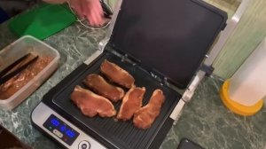 Жарим мясо на электрогриле Kitfort KT-1636
