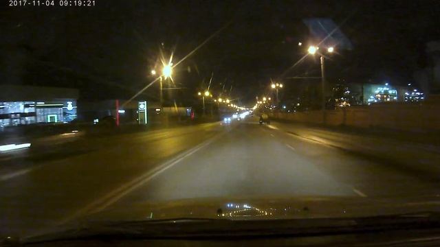 2017.11.02. Челябинск, Свердловский тракт. У ассенизатора сорвало кран и всё лилось прямо на дорогу смотреть онлайн