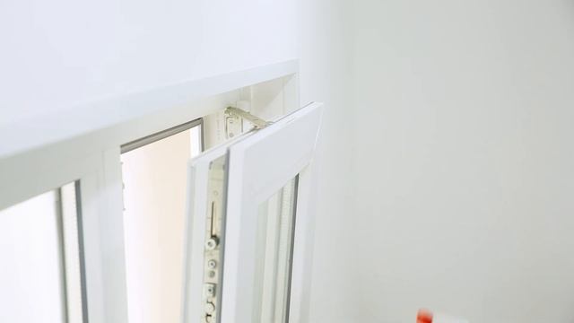 Установка рулонной миништоры PRAKTO с леской на открываемую створку окна