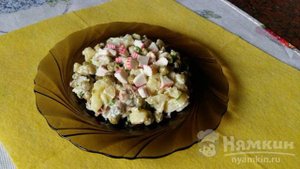 Салат со шпротами и крабовыми палочками