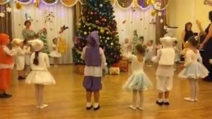 Хоровод "Снег кружится" сл., муз. А. Евтодьева (ст.гр.)Коломна, детский сад 15 "Светлячок"