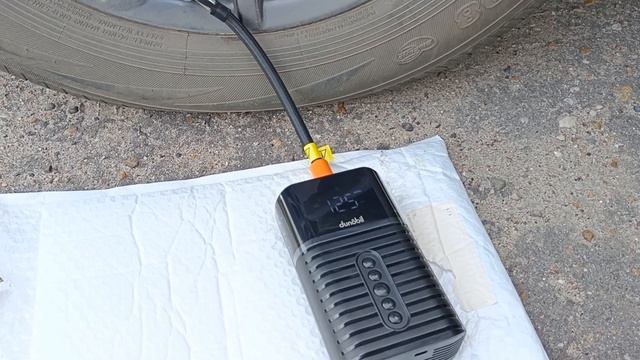 Обзор автомобильного аккумуляторного компрессора Dunobil Luft Uni Pro.тест на колесе 225/65/R17 смотреть онлайн