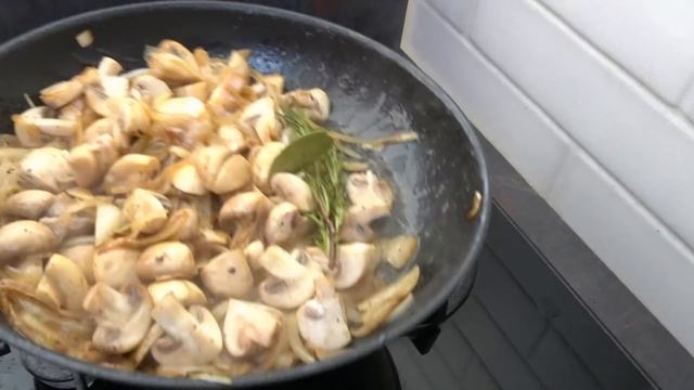 Hühnerfrikassee-Rezept von meiner Mutter! Schnell und sehr lecker! смотреть онлайн