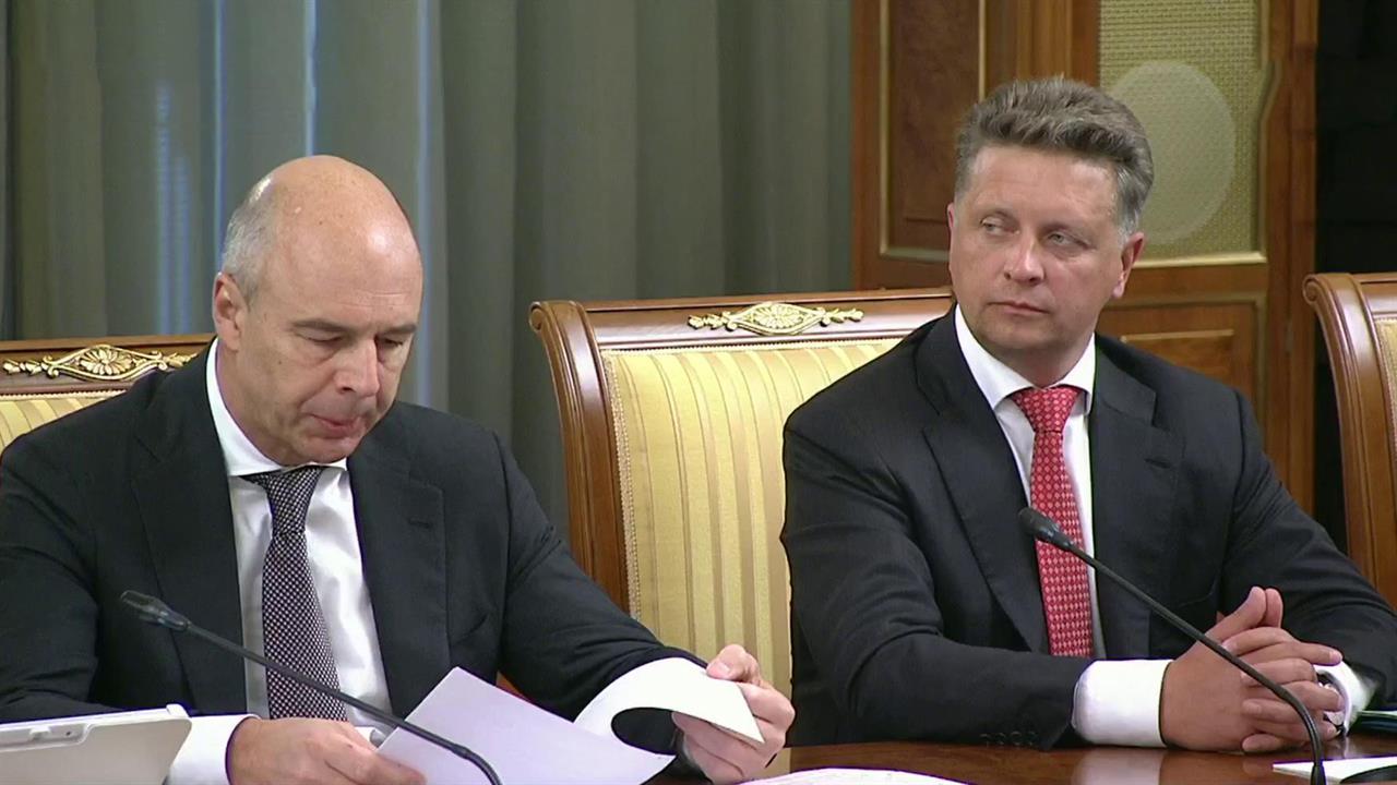 Поддержку обманутых дольщиков и лицензирование пас...х перевозок обсудили на заседании правительства