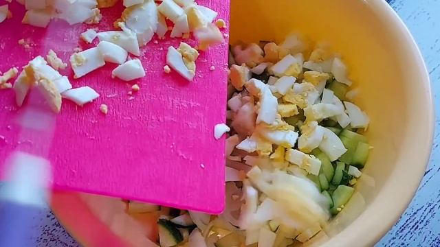 Нежный салат с куриной грудкой. Готовим вкусно и легко.